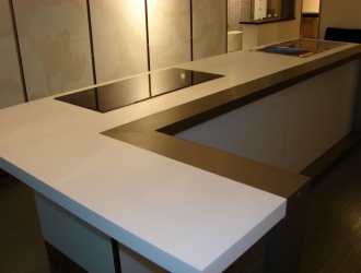 Blat de bucatarie cu cant pe toate laturile din material compozit Kerrock