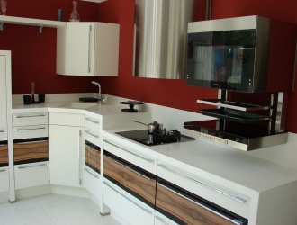 Blat de bucatarie in trepte cu antistrop cu inaltime variabila din material compozit Kerrock