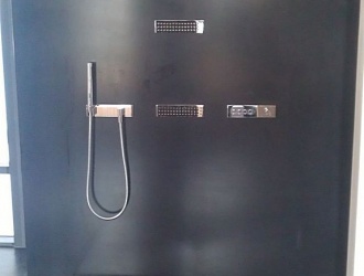 Stand showroom - placare cabina dus di material compozit