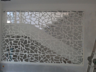 Fereastra interioara showroom din material compozit