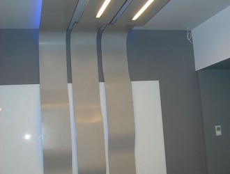 Amenajare decorativa spatiu comercial din material compozit