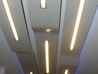 Amenajare decorativa spatiu comercial din material compozit