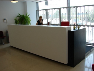 Mobilier receptie din material compozit