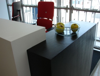Mobilier receptie din material compozit