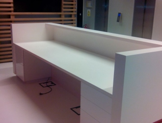 Mobilier receptie din material compozit