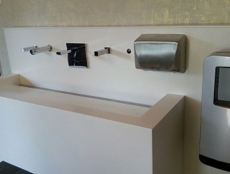 Masca cu lavoar suspendat si accesorii din material compozit pentru spatii comerciale